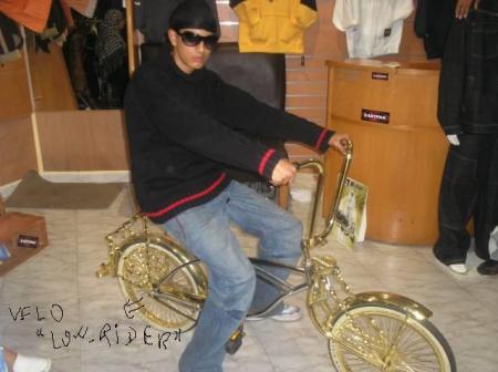 mon pote amine avec une low rider peace amine